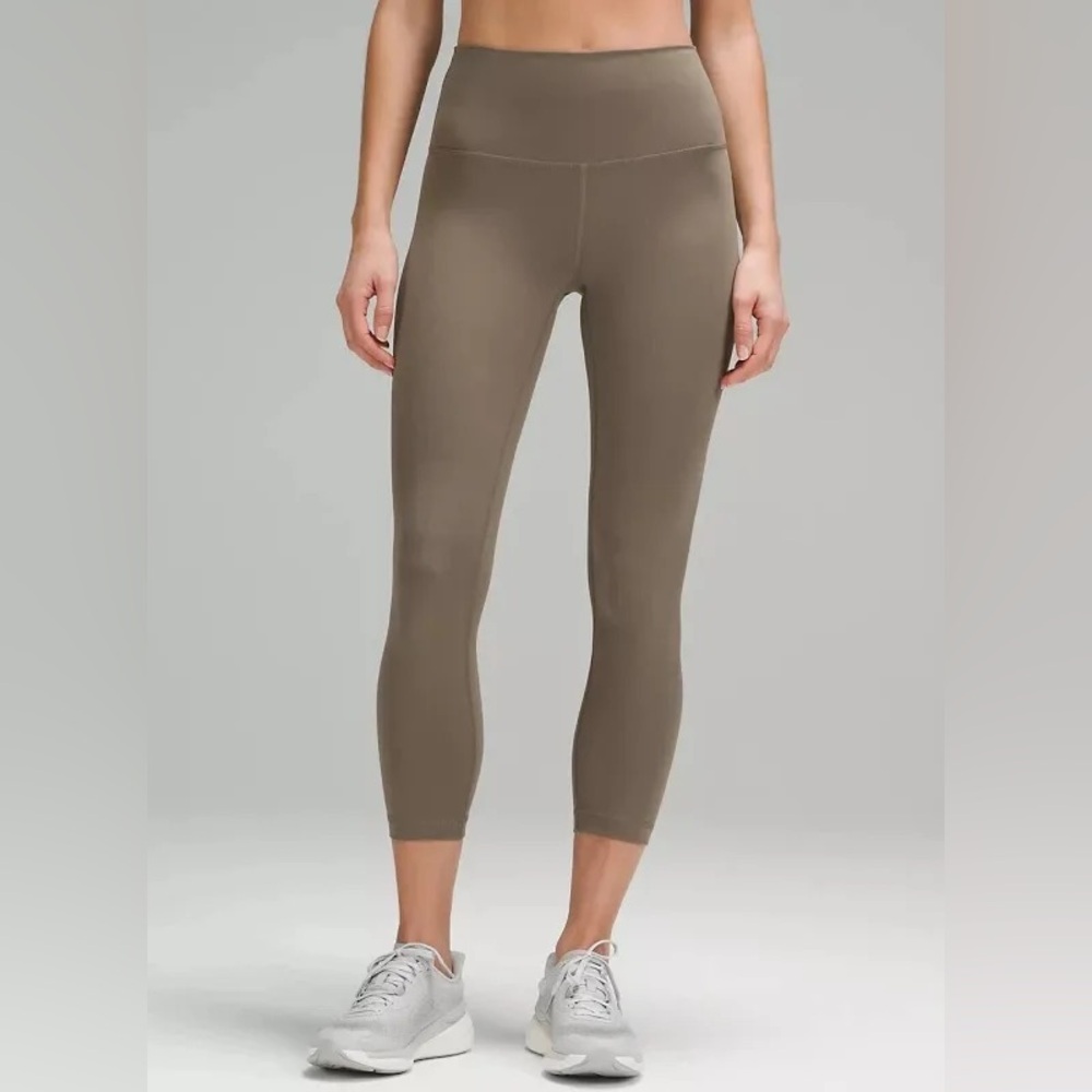 NWT Wunder Train 23” Nomad Crop